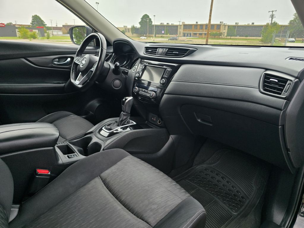 2018 Nissan Rogue Image 19