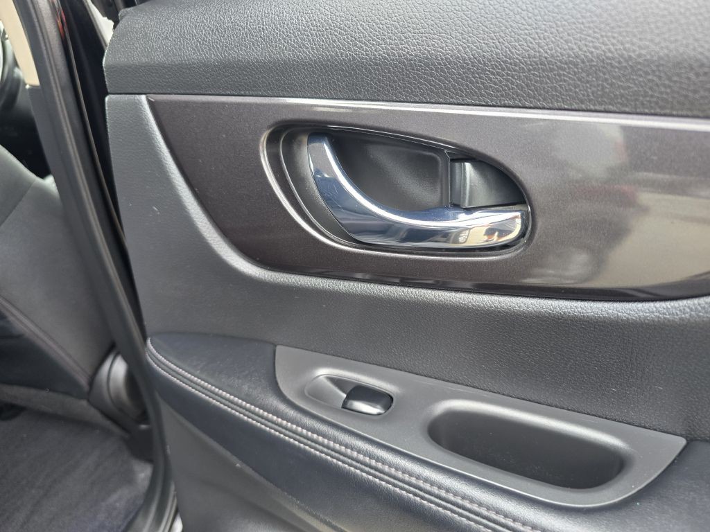 2018 Nissan Rogue Image 21