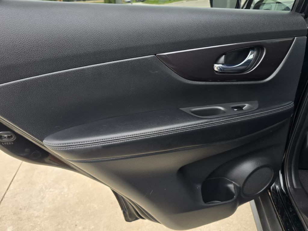2018 Nissan Rogue Image 25