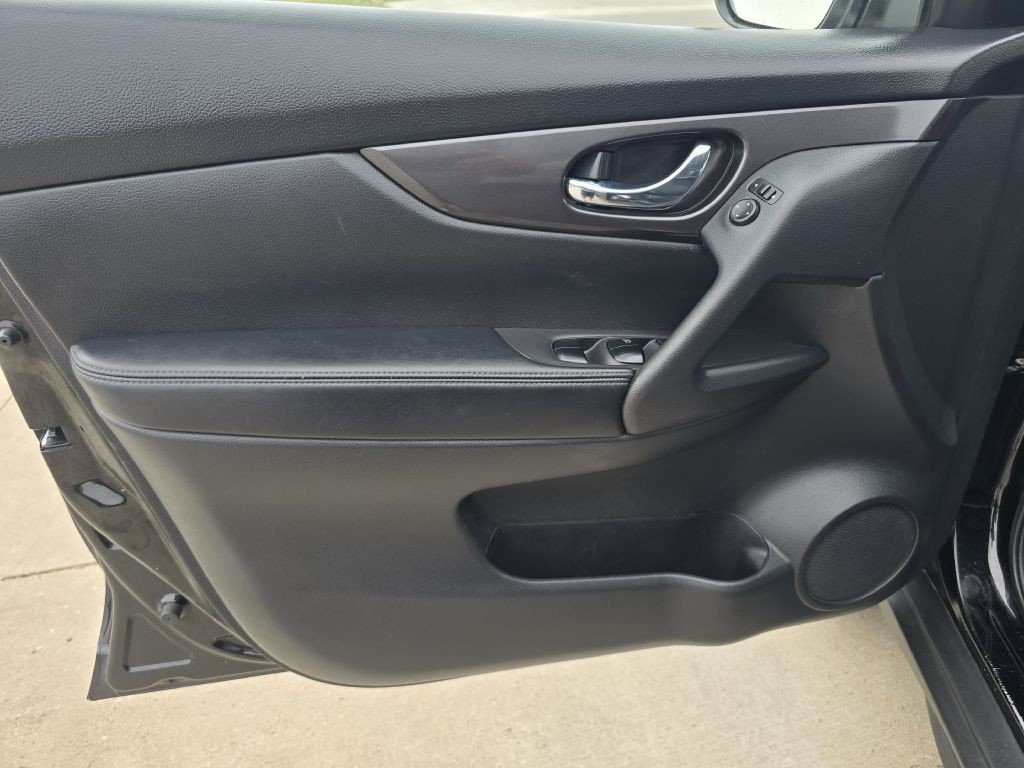 2018 Nissan Rogue Image 27