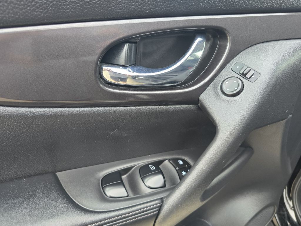 2018 Nissan Rogue Image 28
