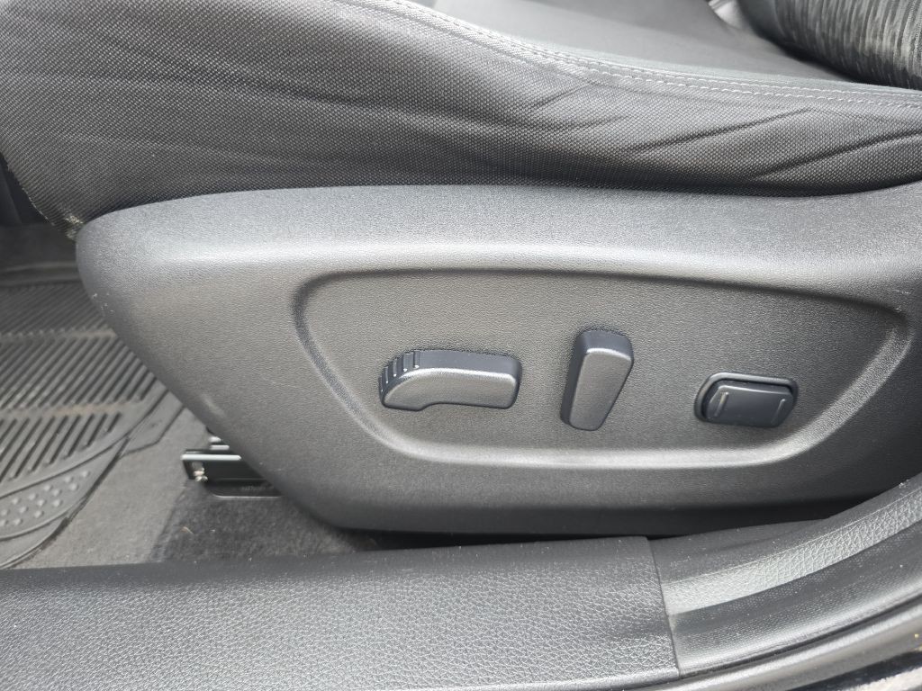 2018 Nissan Rogue Image 30