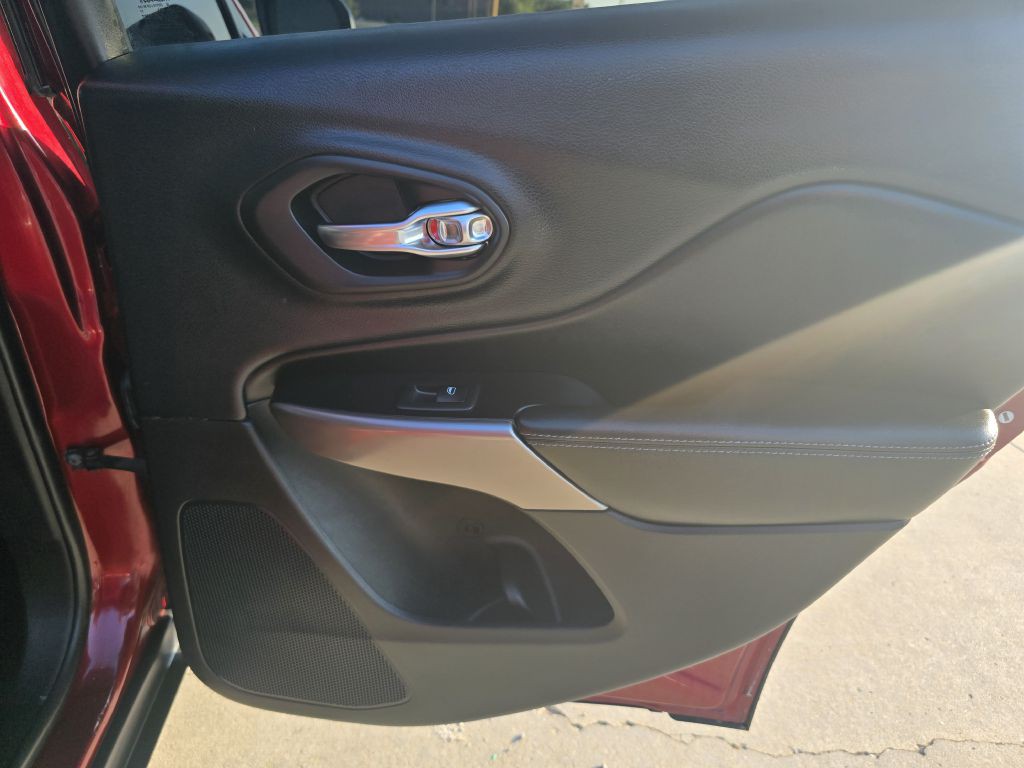 2019 Jeep Cherokee Image 23