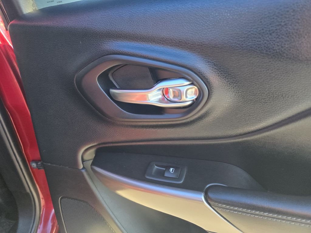 2019 Jeep Cherokee Image 24
