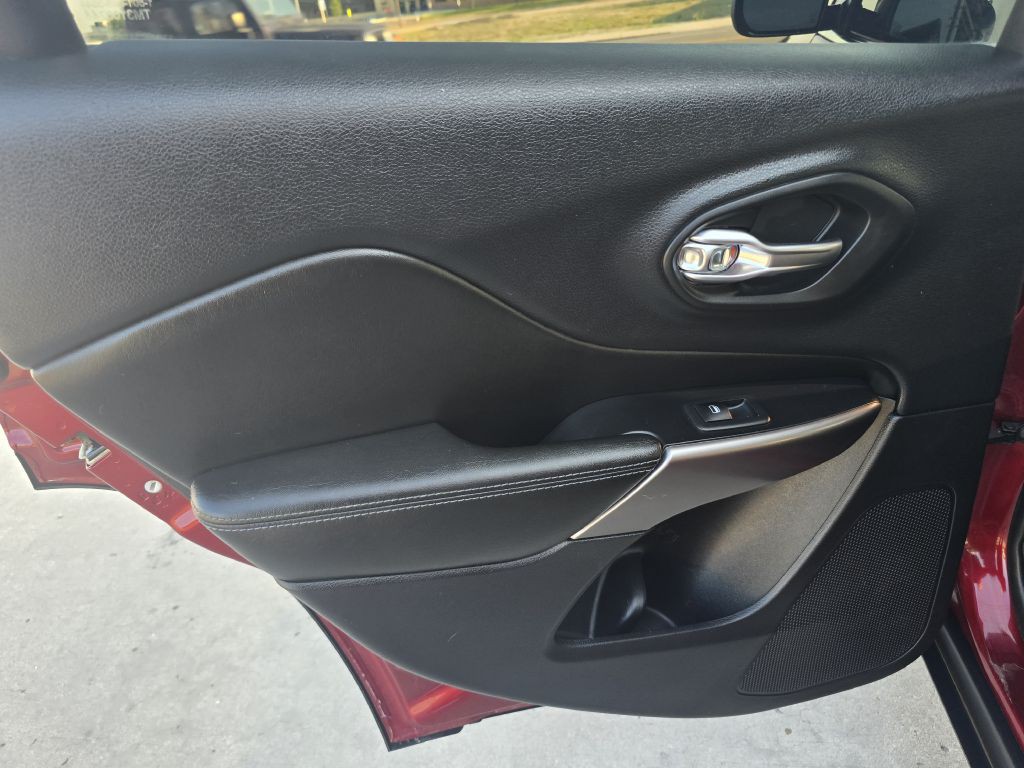 2019 Jeep Cherokee Image 28