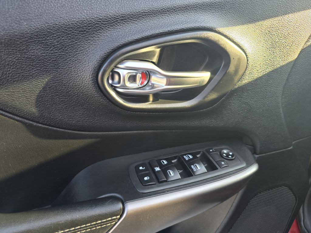 2019 Jeep Cherokee Image 32