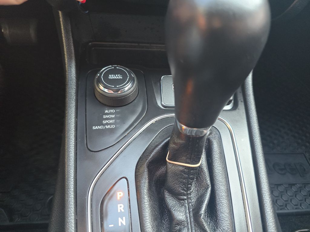 2019 Jeep Cherokee Image 37