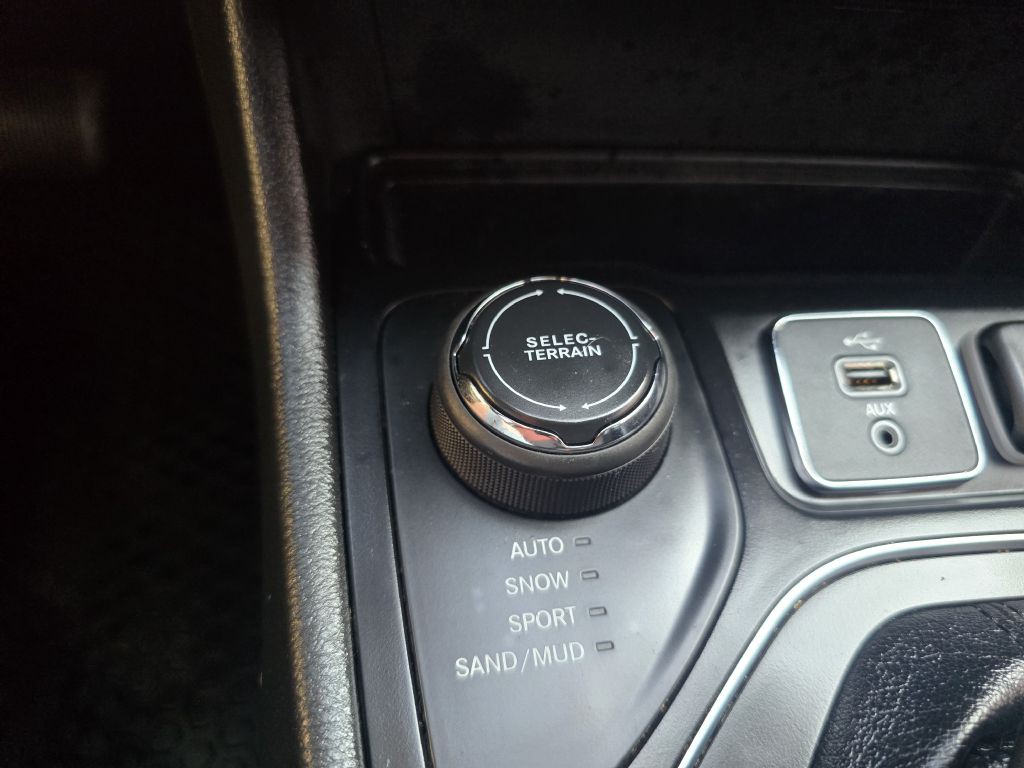 2019 Jeep Cherokee Image 38