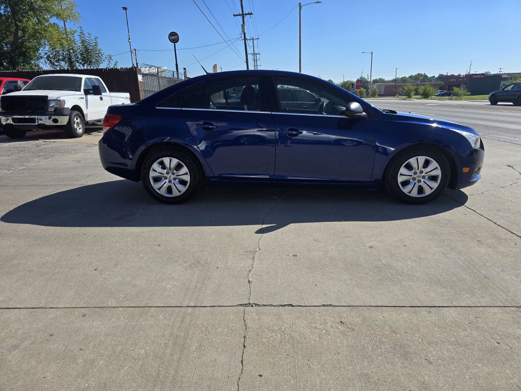 2012 Chevrolet Cruze Image 2
