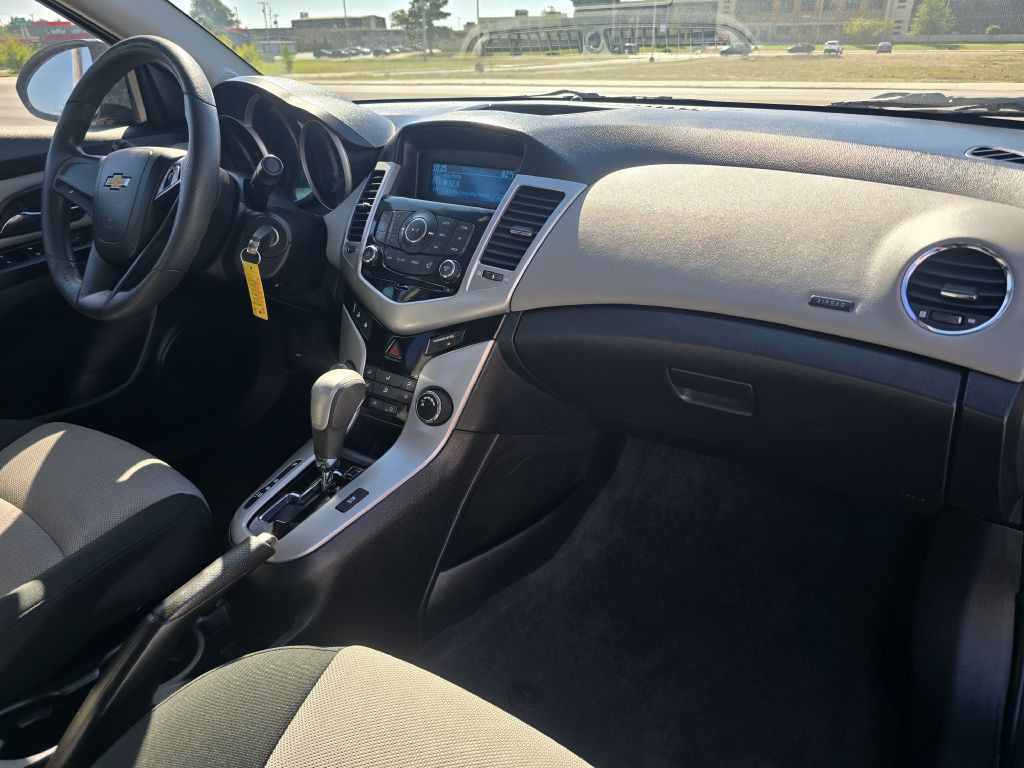 2012 Chevrolet Cruze Image 17