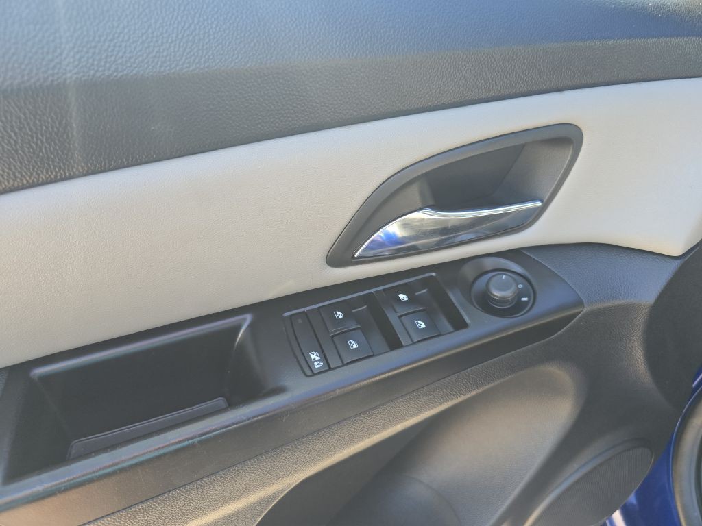 2012 Chevrolet Cruze Image 25