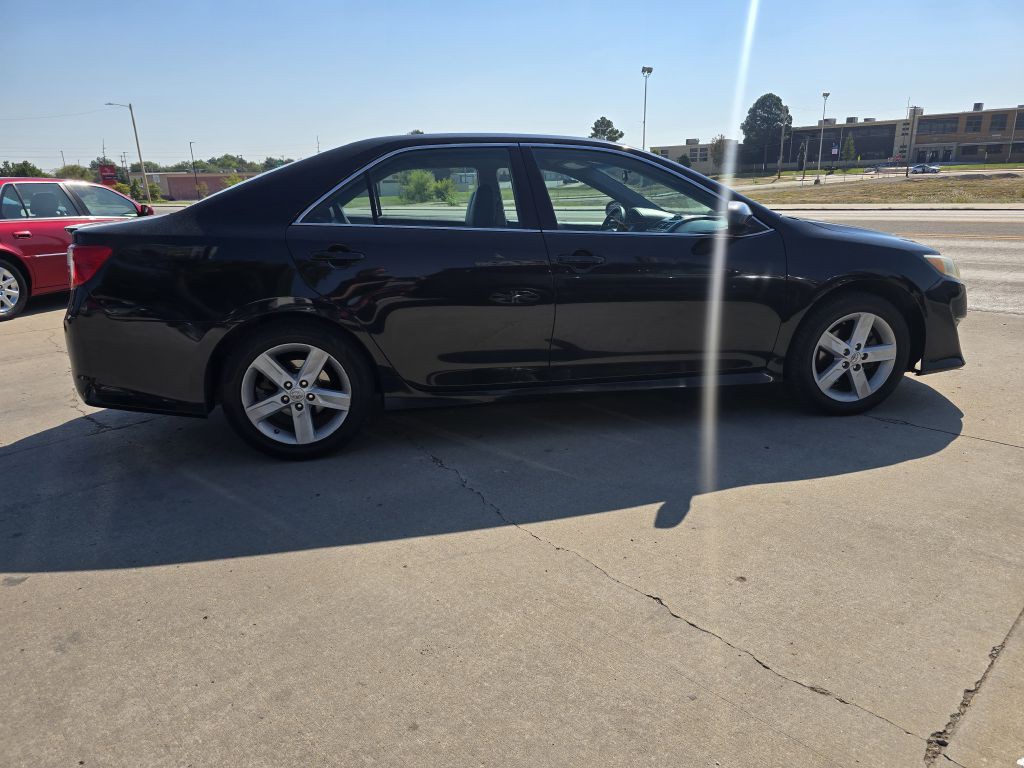 2014 Toyota Camry Image 2