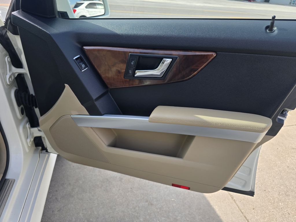 2011 Mercedes-Benz GLK-Class Image 16