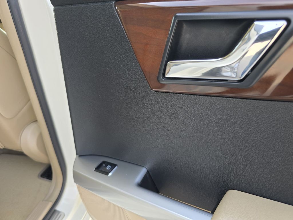 2011 Mercedes-Benz GLK-Class Image 24