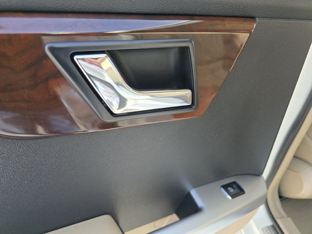 2011 Mercedes-Benz GLK-Class Image 31
