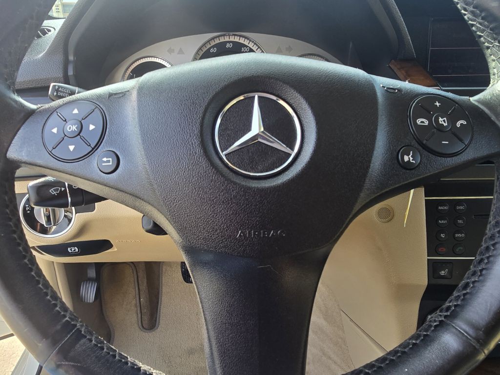 2011 Mercedes-Benz GLK-Class Image 39