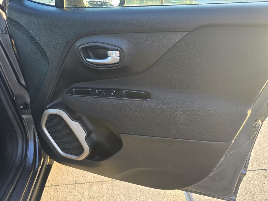 2016 Jeep Renegade Image 18