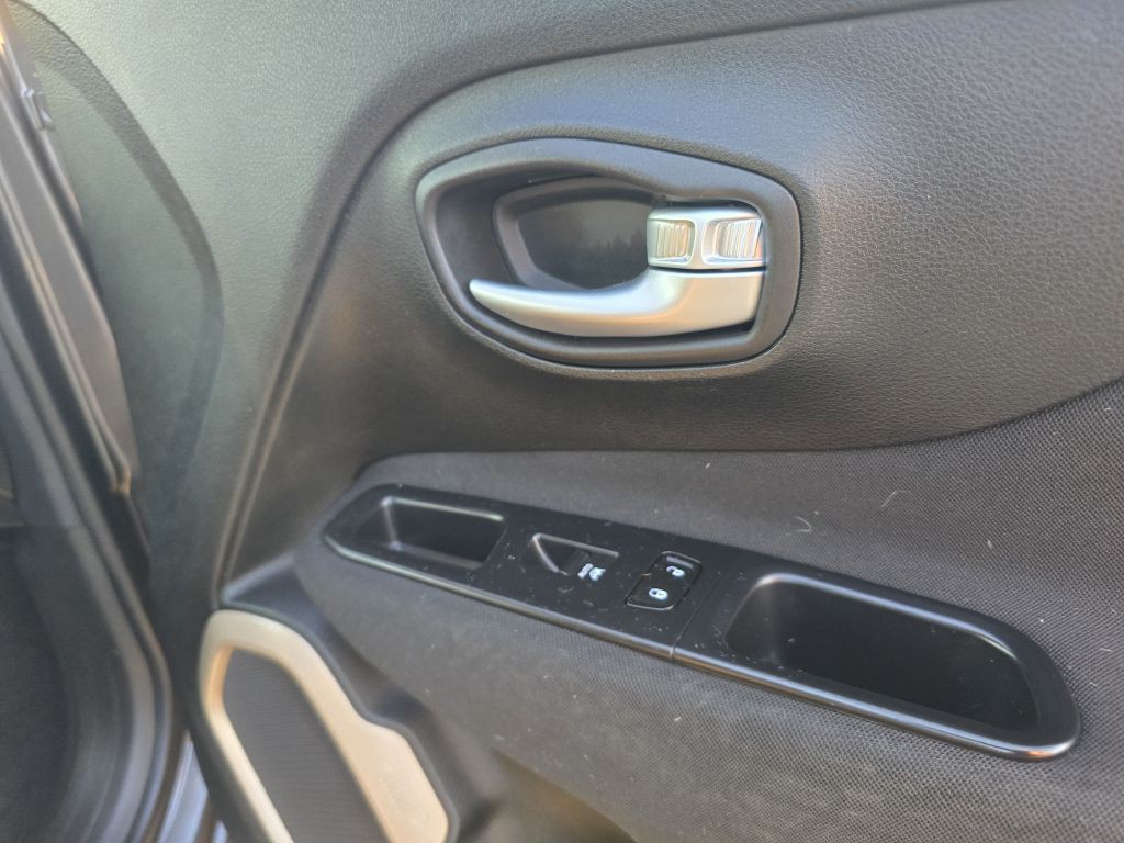 2016 Jeep Renegade Image 19