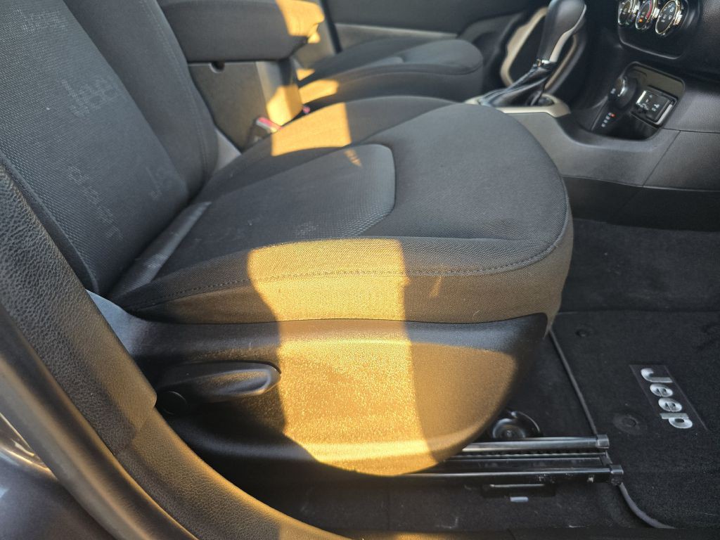 2016 Jeep Renegade Image 22