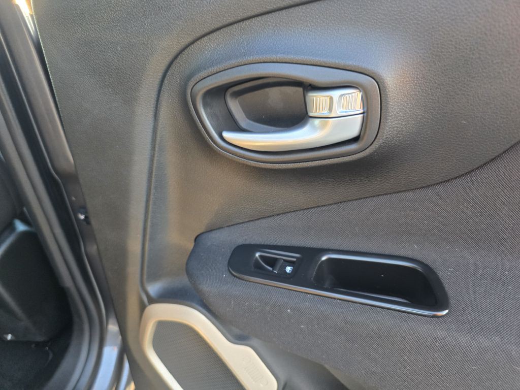 2016 Jeep Renegade Image 25