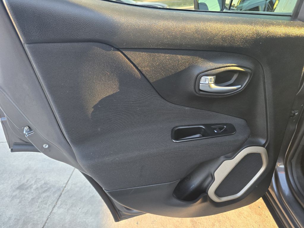 2016 Jeep Renegade Image 29