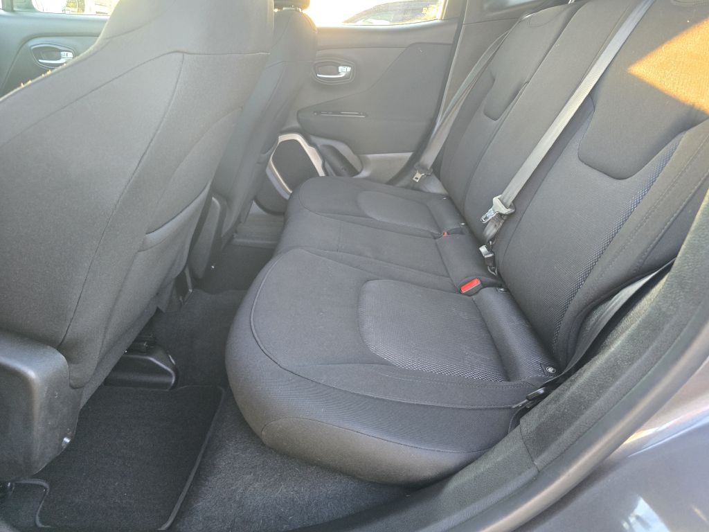 2016 Jeep Renegade Image 31