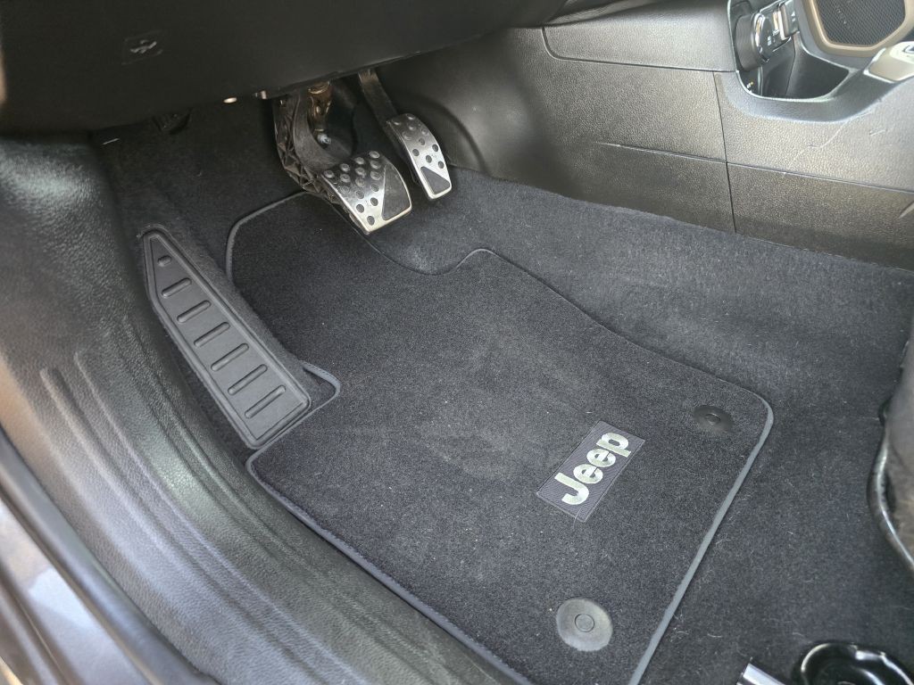 2016 Jeep Renegade Image 36
