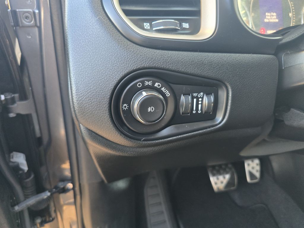 2016 Jeep Renegade Image 37