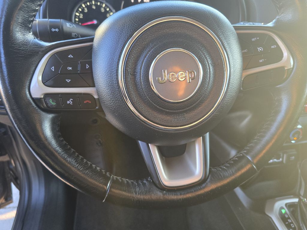 2016 Jeep Renegade Image 38