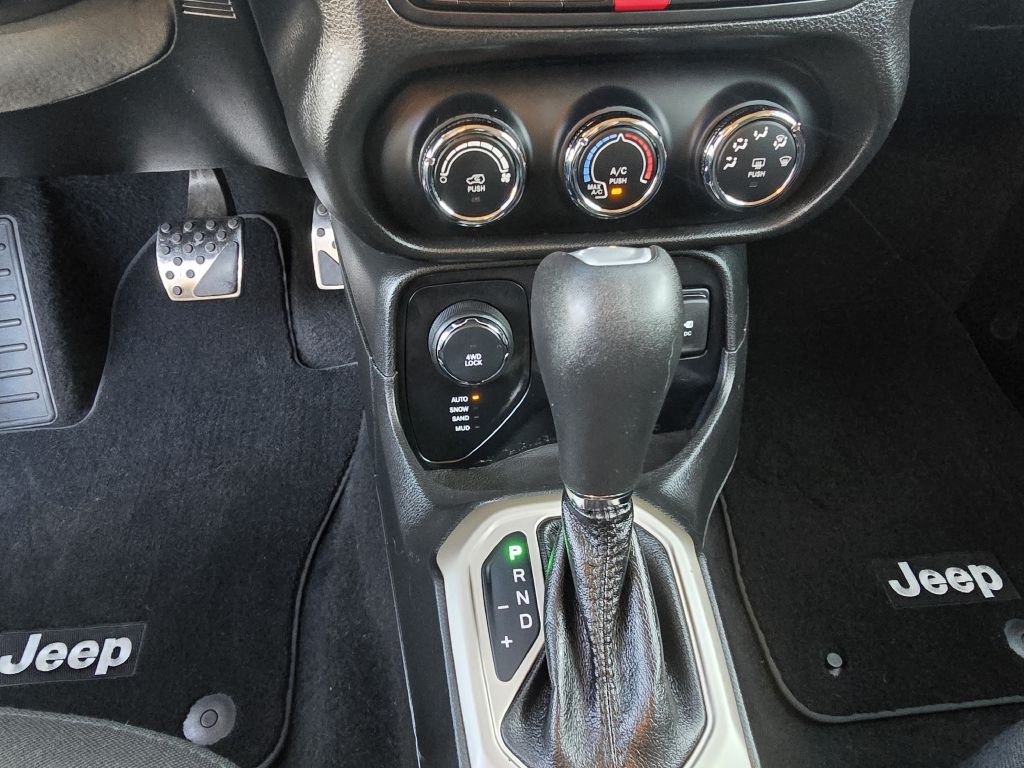 2016 Jeep Renegade Image 40