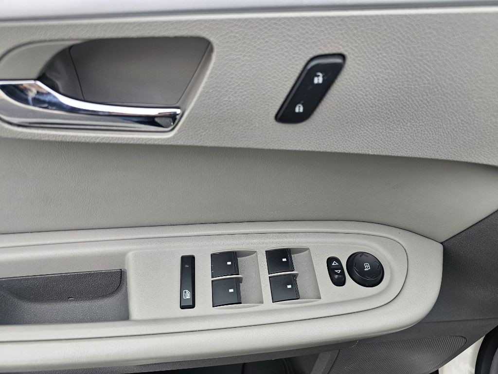 2011 Chevrolet Traverse Image 3