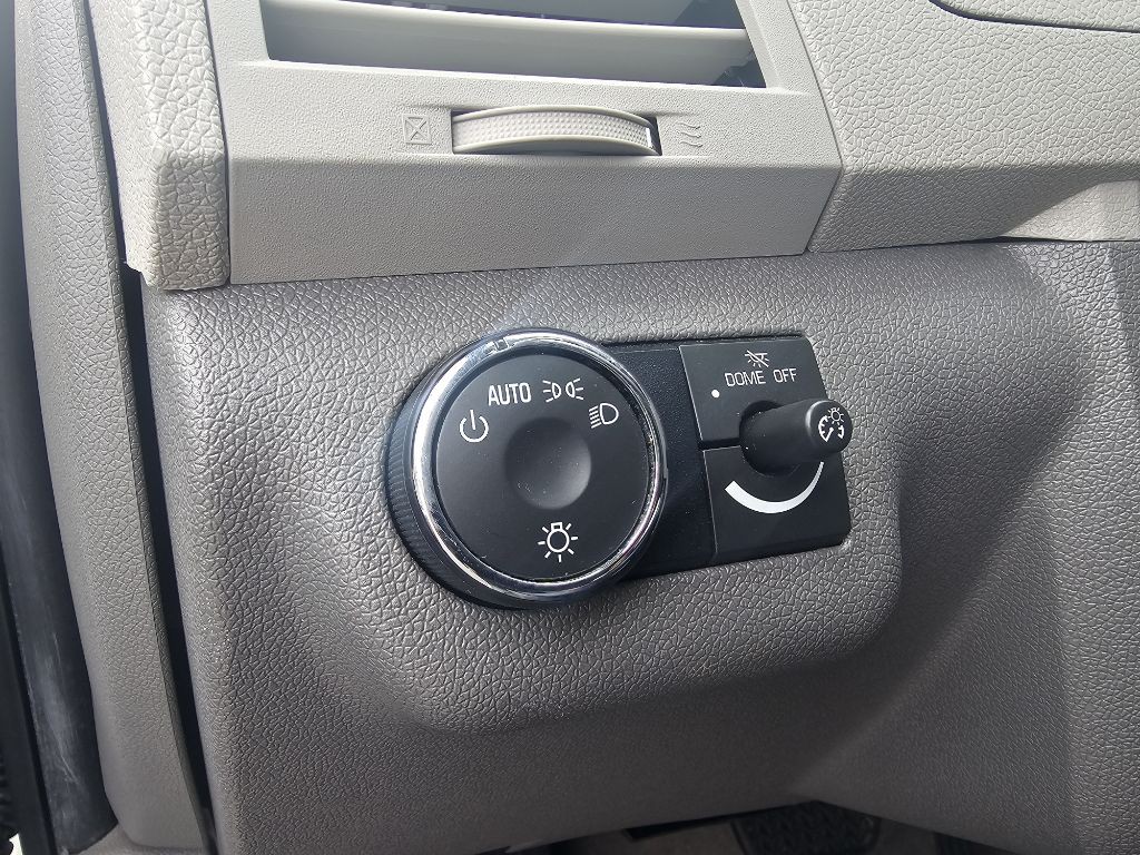 2011 Chevrolet Traverse Image 12