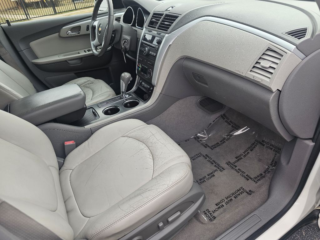 2011 Chevrolet Traverse Image 28