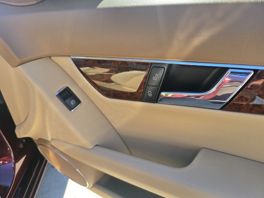 2008 Mercedes-Benz C-Class Image 18