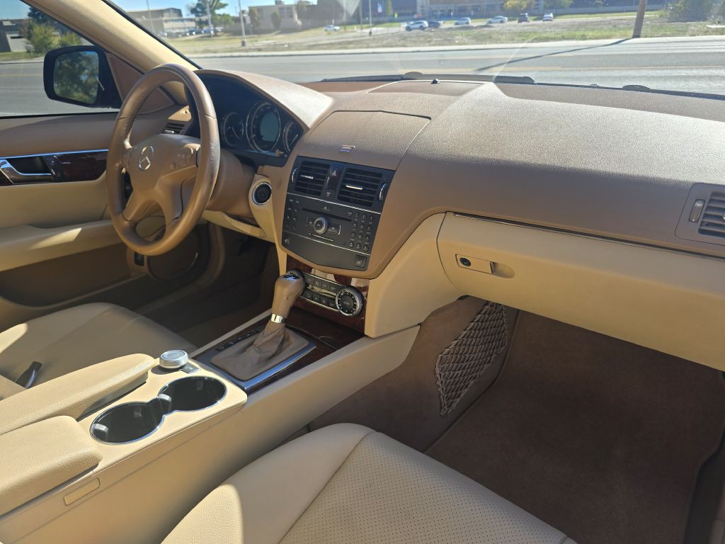 2008 Mercedes-Benz C-Class Image 21