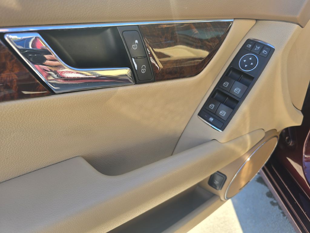 2008 Mercedes-Benz C-Class Image 30