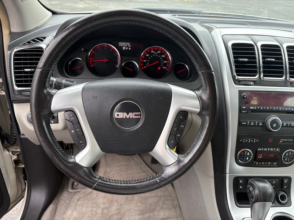 2008 GMC Acadia Image 6