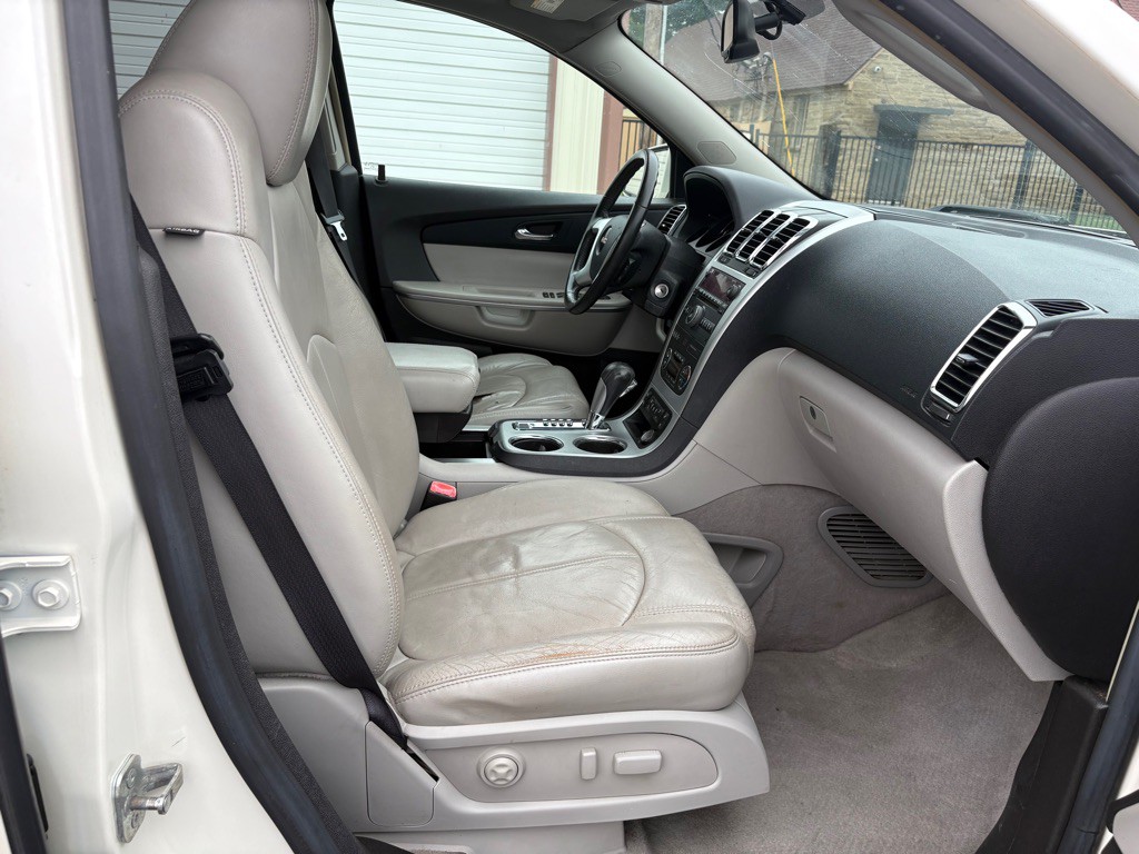 2008 GMC Acadia Image 16