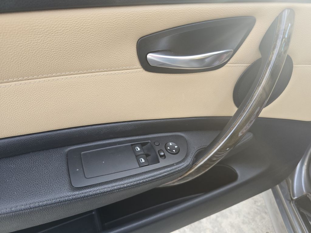 2011 BMW 1 Series Image 25