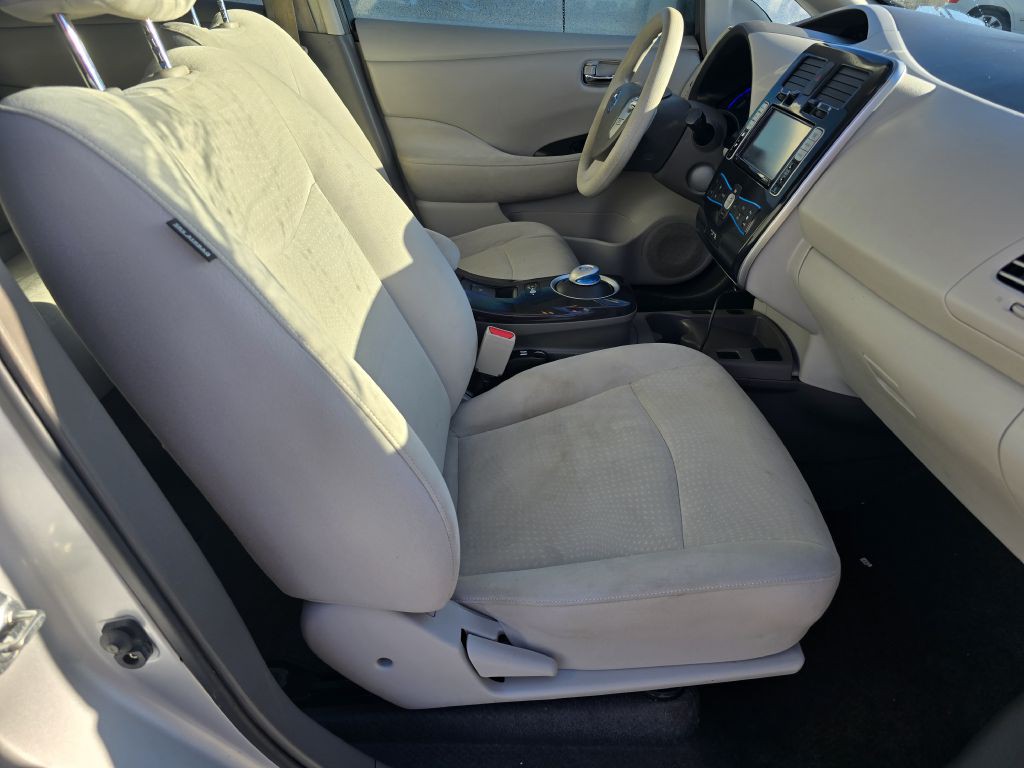2011 Nissan Leaf Image 18