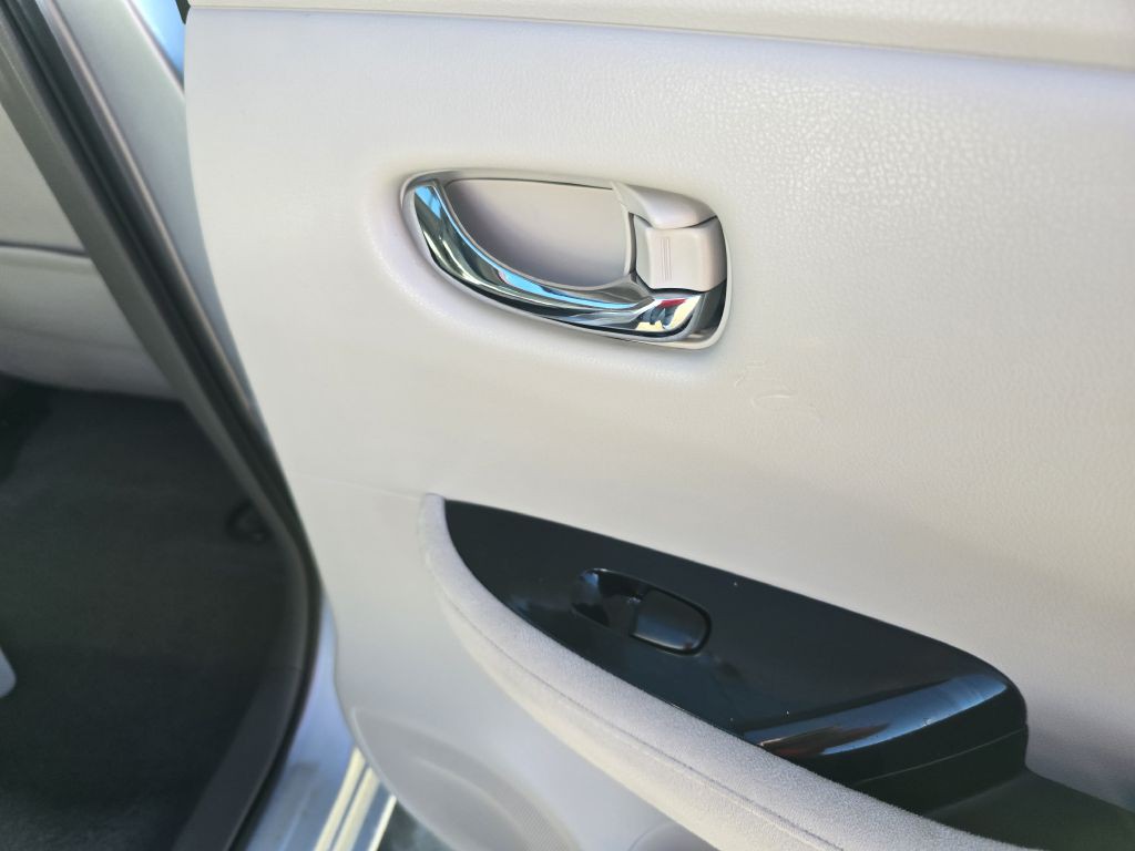 2011 Nissan Leaf Image 21