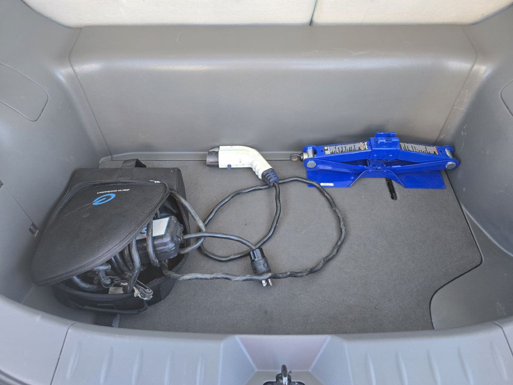 2011 Nissan Leaf Image 24