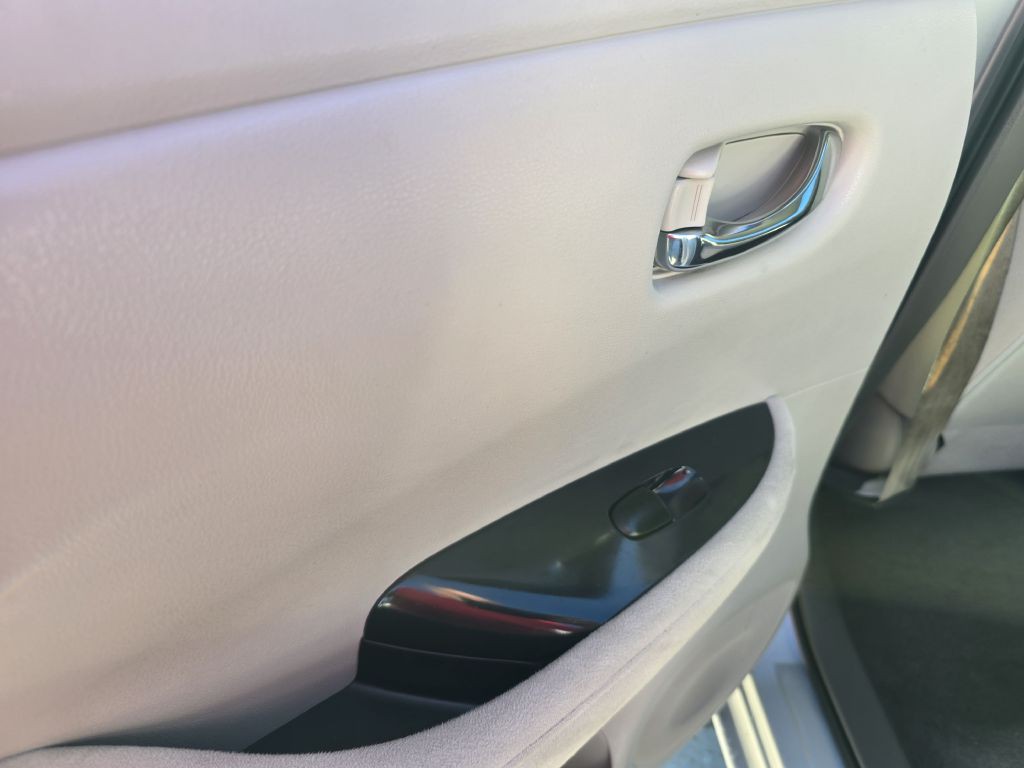 2011 Nissan Leaf Image 26