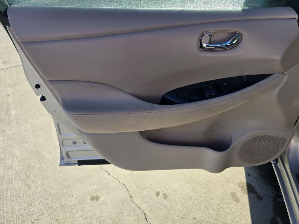 2011 Nissan Leaf Image 28