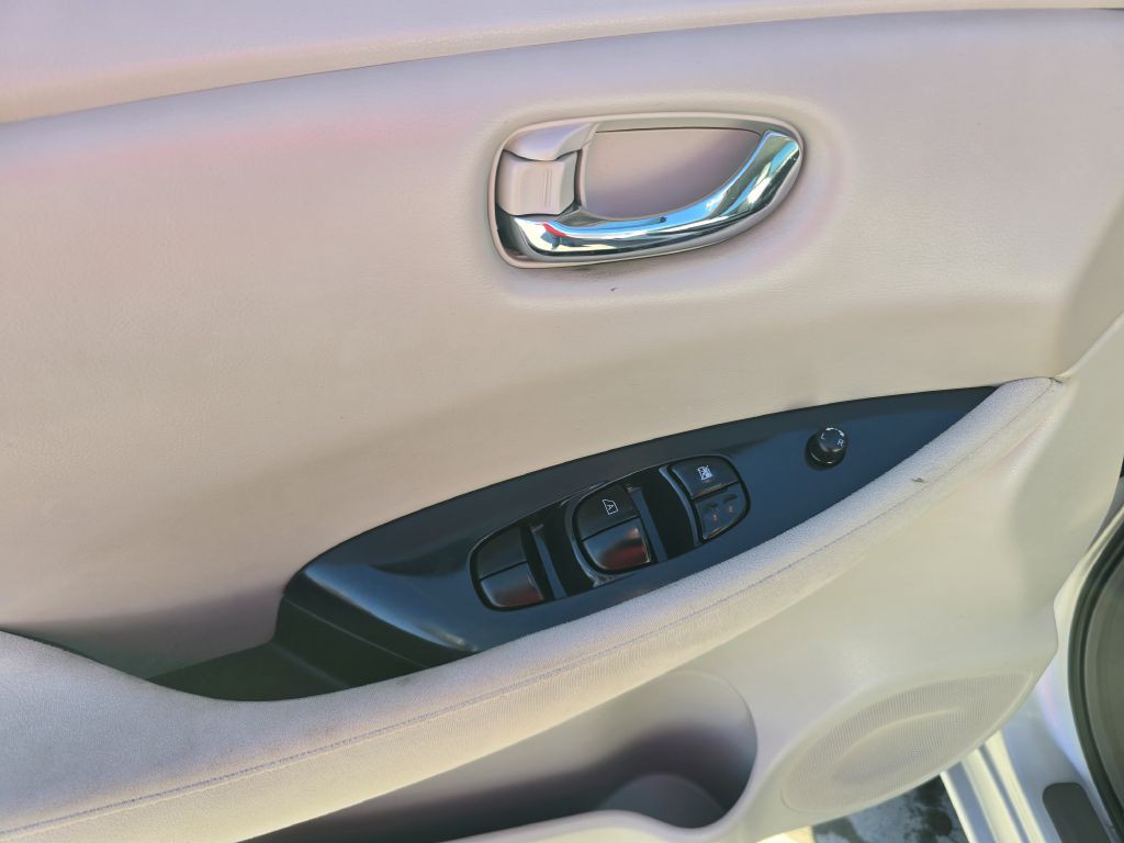 2011 Nissan Leaf Image 29