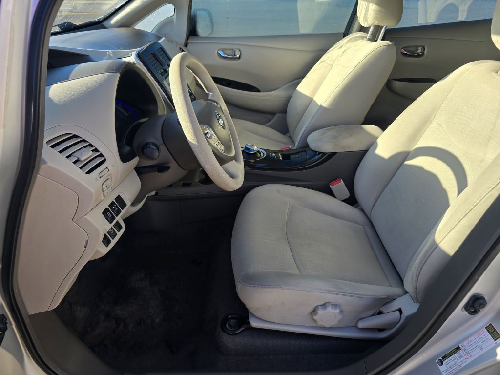 2011 Nissan Leaf Image 30