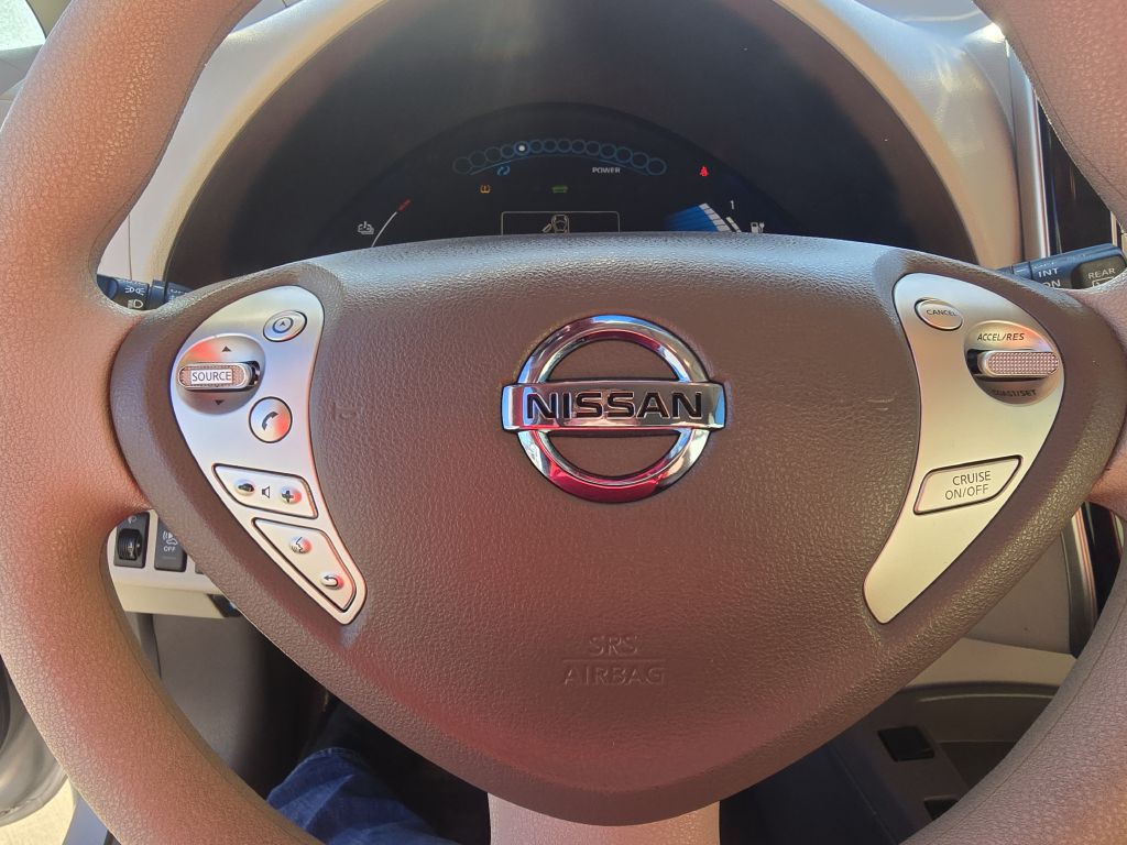 2011 Nissan Leaf Image 32