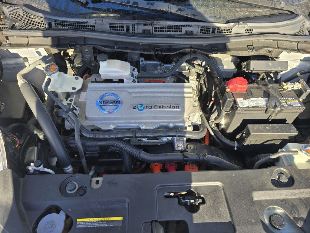 2011 Nissan Leaf Image 37