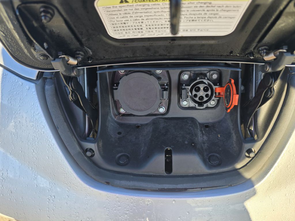 2011 Nissan Leaf Image 38