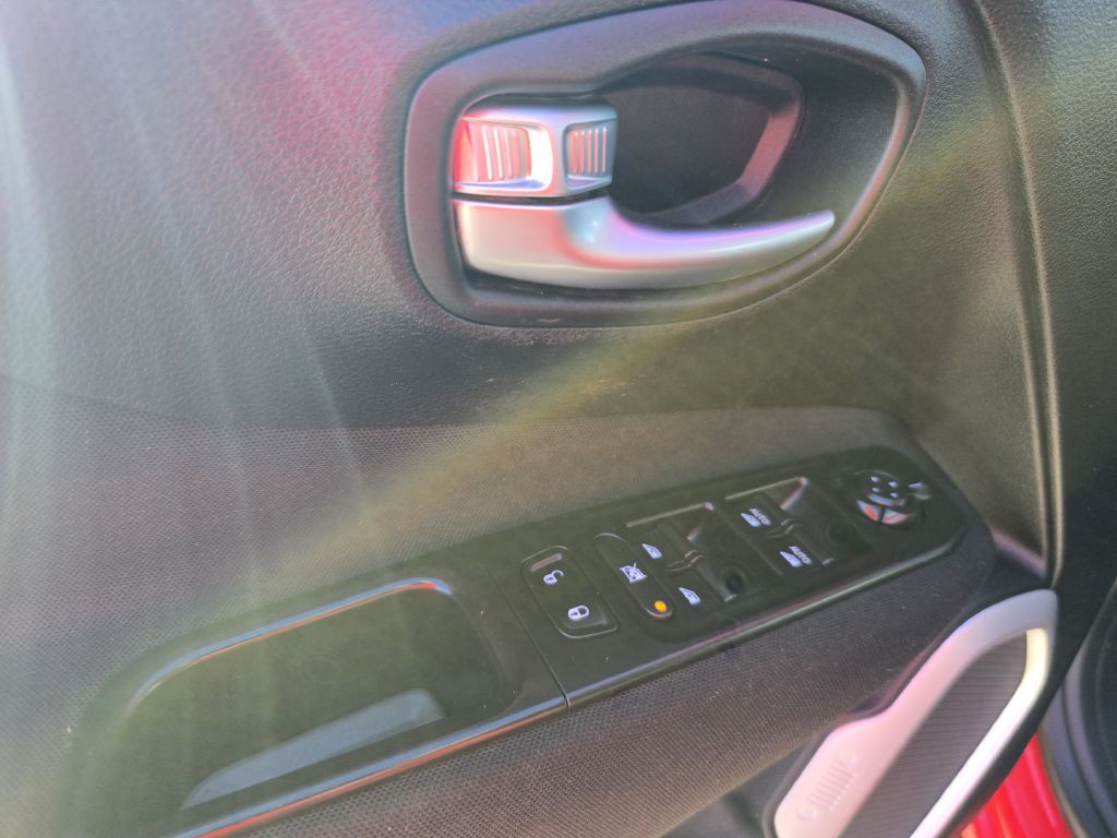 2018 Jeep Renegade Image 32